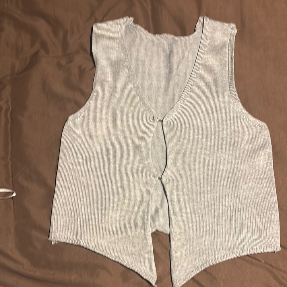 Light Gray Sleeveless Knit Vest